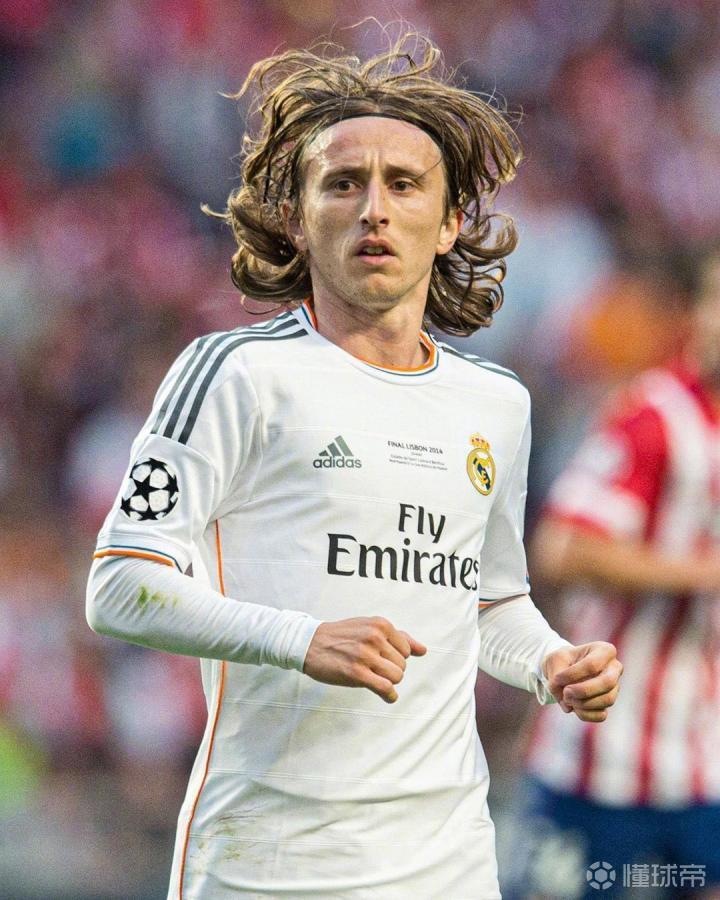 队内得分最高！吉迪半场7中5，得到12分4篮板2助攻（吉迪半场7投5中砍12分4篮板2助攻，队内得分第一）