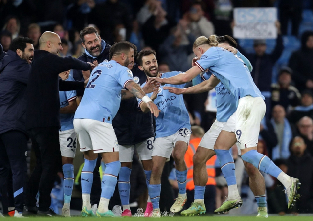 迟来的告别，拜仁在主场为科曼举办告别仪式（拜仁主场为科曼补办告别仪式）