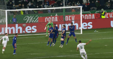 湖记发文：詹姆斯本可以延续纪录，但他做了正确选择赢得比赛（湖人记者：詹姆斯本可续写纪录，却选择正确决策助队赢球）